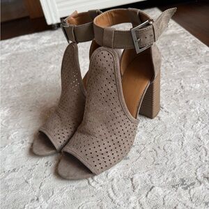 Universal Thread Taupe Perforated Heeled Sandals